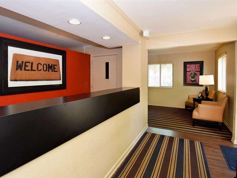 Suburban Studios Copley Akron West Екстериор снимка