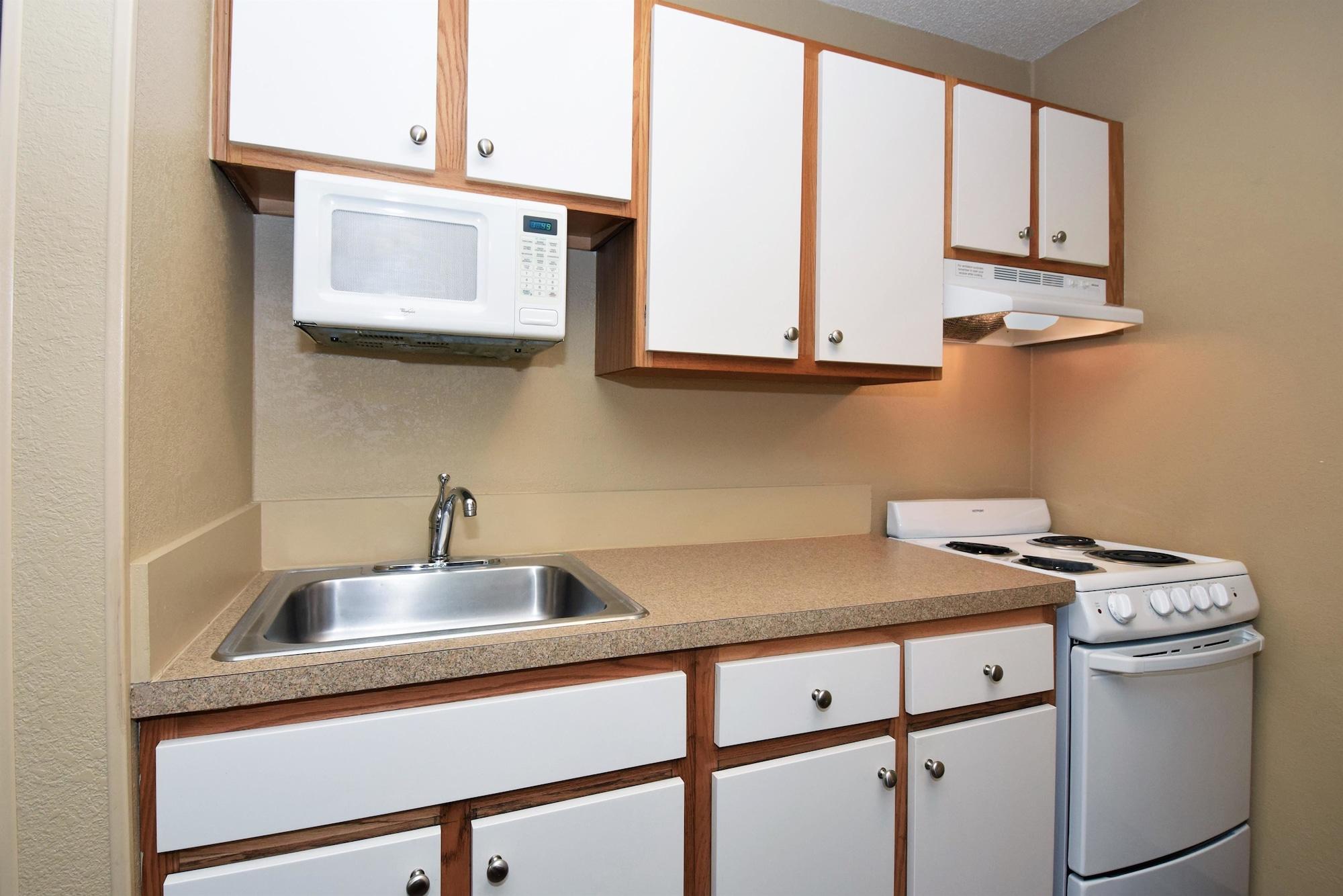 Suburban Studios Copley Akron West Екстериор снимка