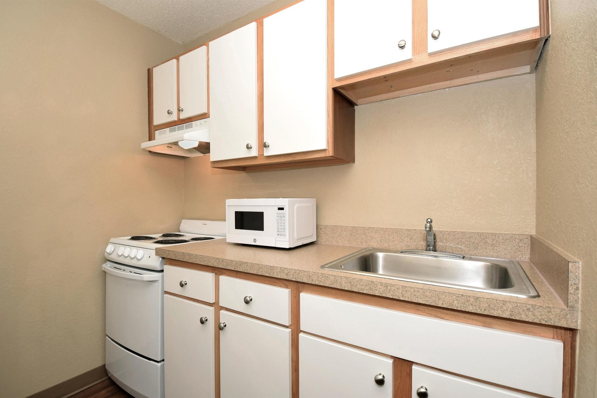Suburban Studios Copley Akron West Екстериор снимка