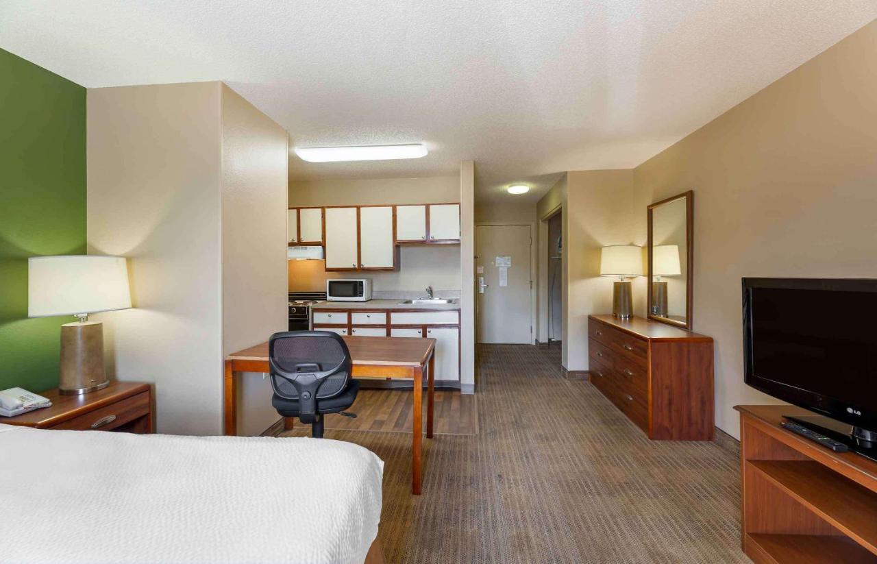 Suburban Studios Copley Akron West Екстериор снимка