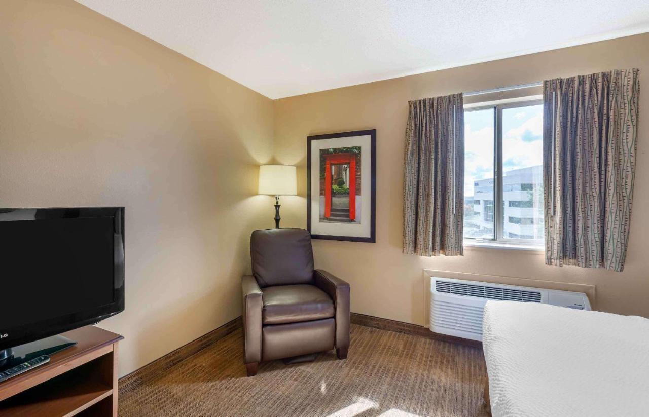 Suburban Studios Copley Akron West Екстериор снимка