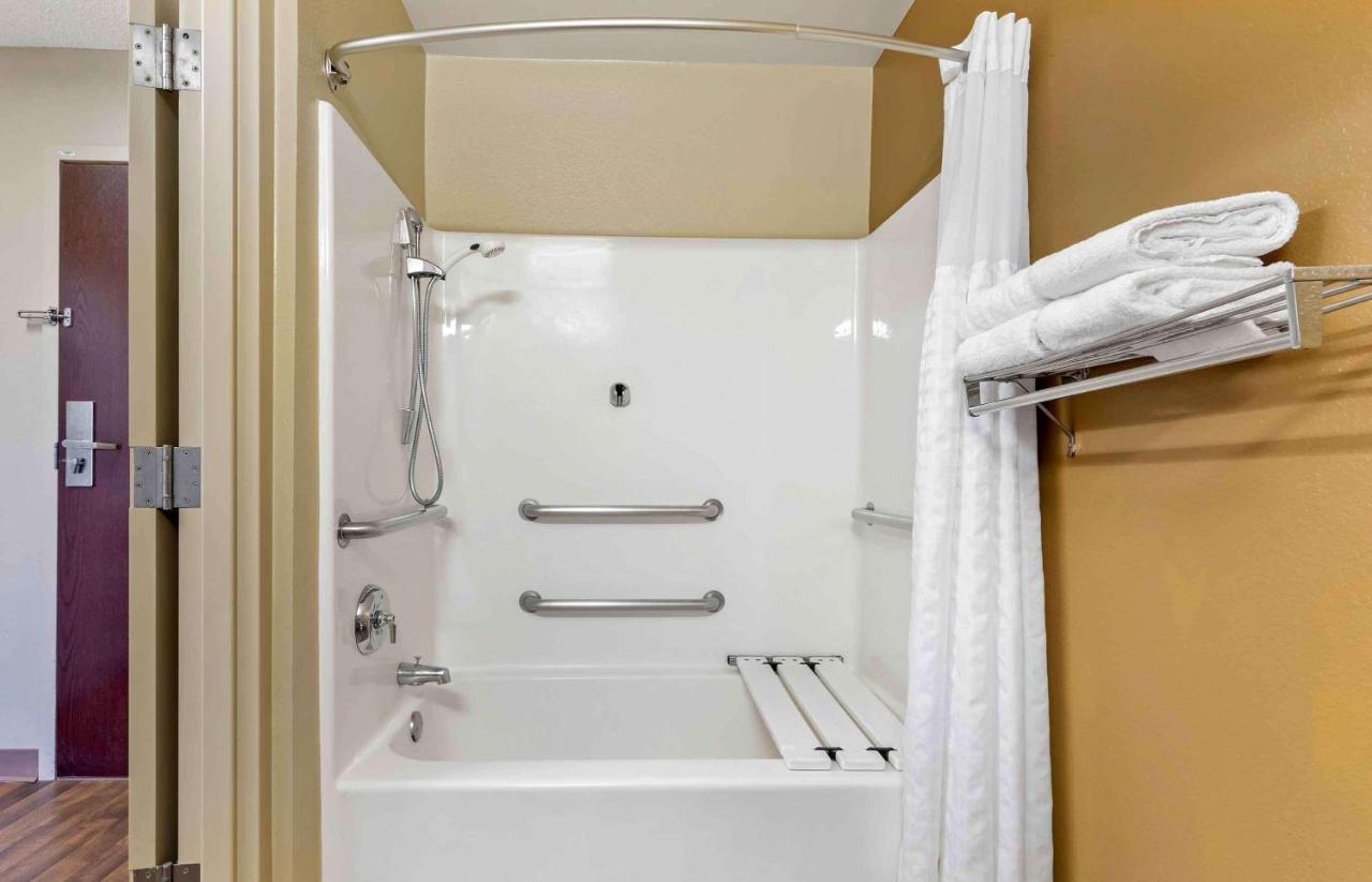 Suburban Studios Copley Akron West Екстериор снимка