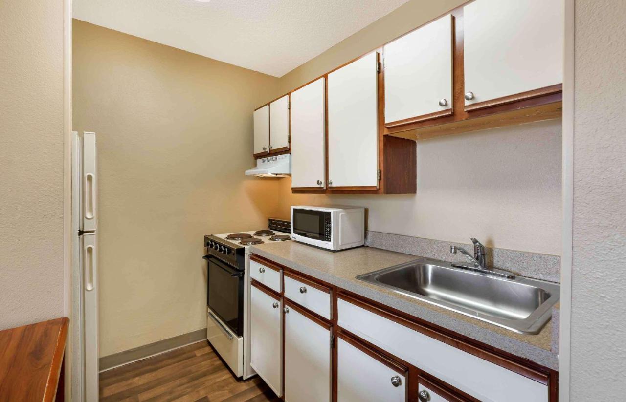 Suburban Studios Copley Akron West Екстериор снимка