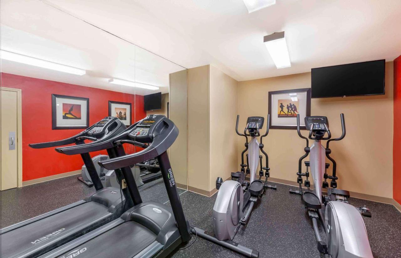 Suburban Studios Copley Akron West Екстериор снимка