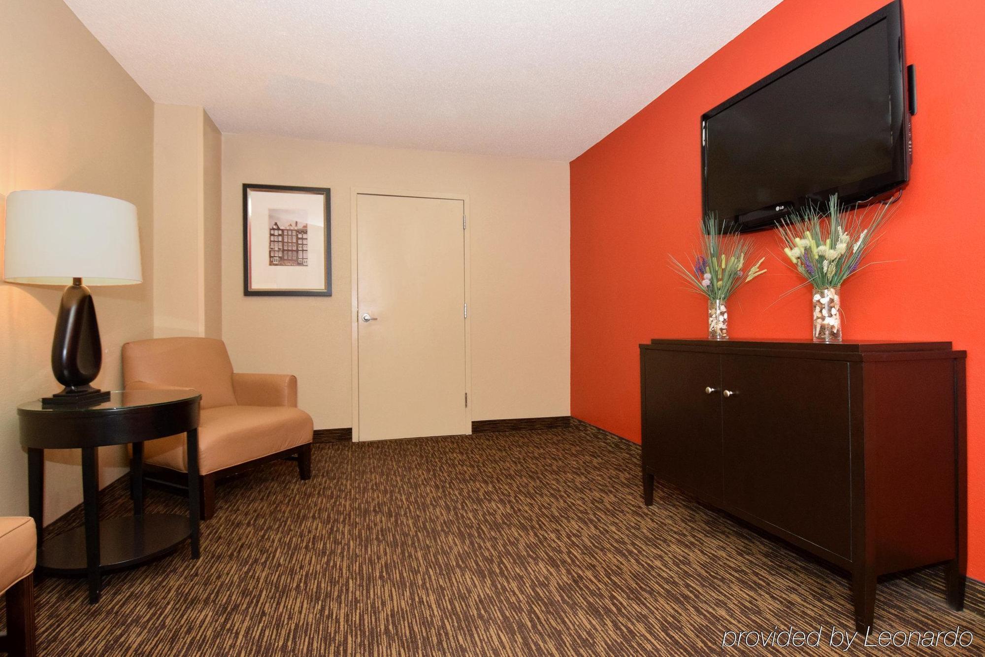 Suburban Studios Copley Akron West Екстериор снимка