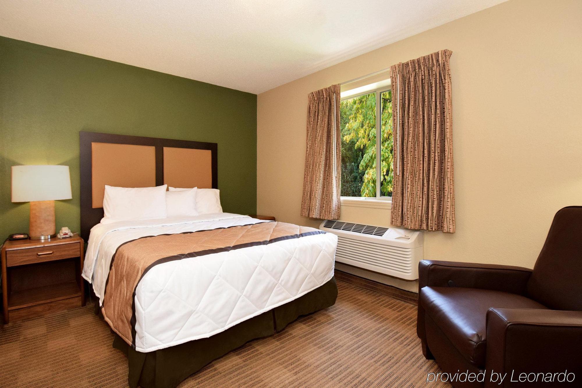 Suburban Studios Copley Akron West Екстериор снимка