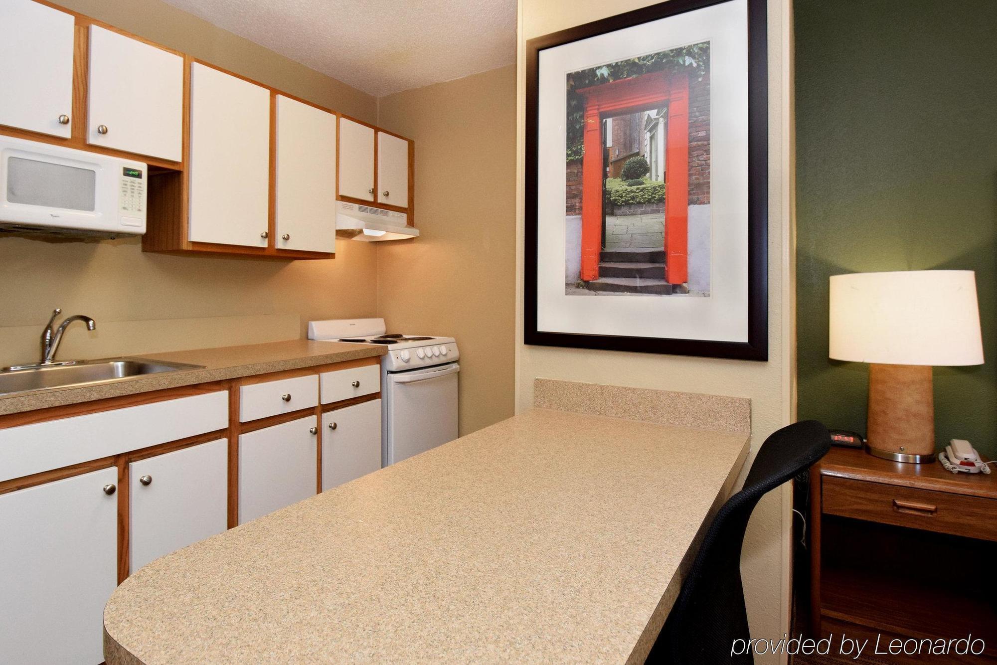 Suburban Studios Copley Akron West Екстериор снимка