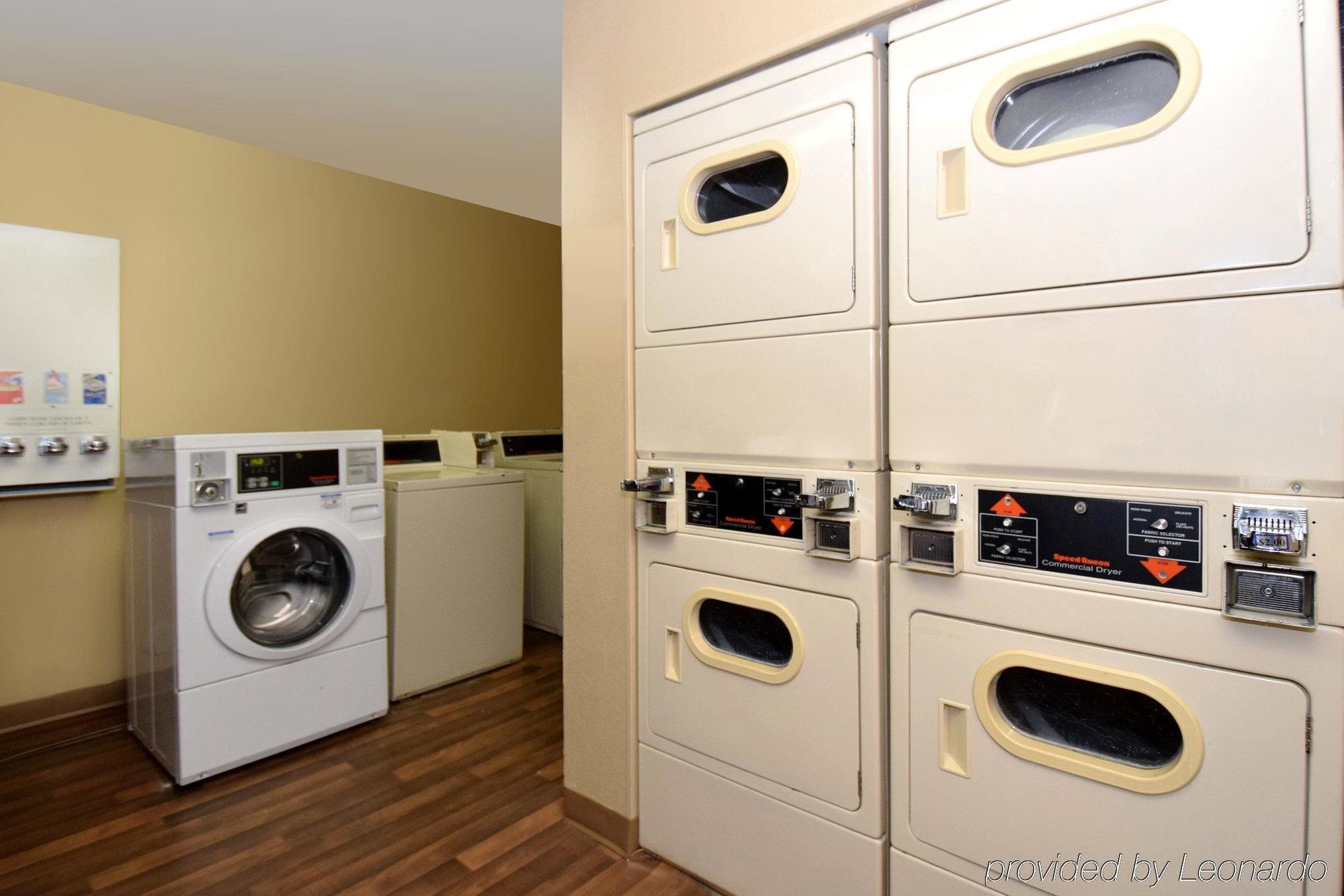 Suburban Studios Copley Akron West Екстериор снимка